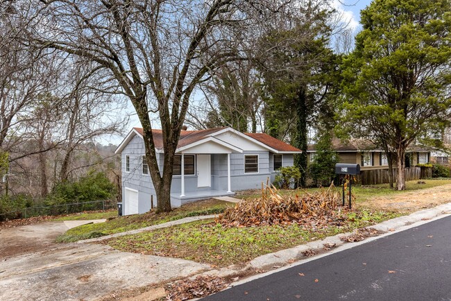 Building Photo - Newly Renovated 4 Bedroom 2 Bath Home with...