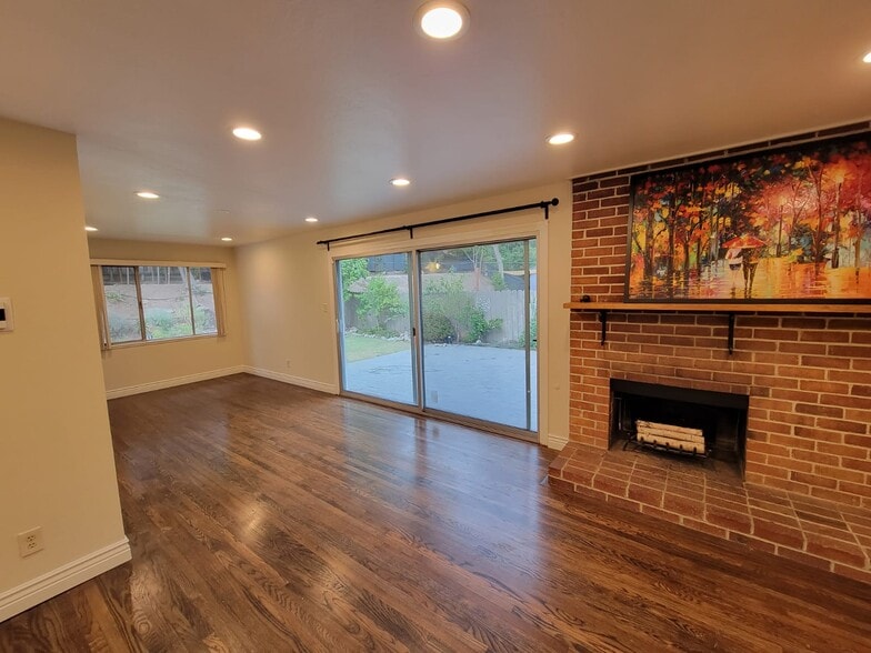dining - 4380 Entrada Dr