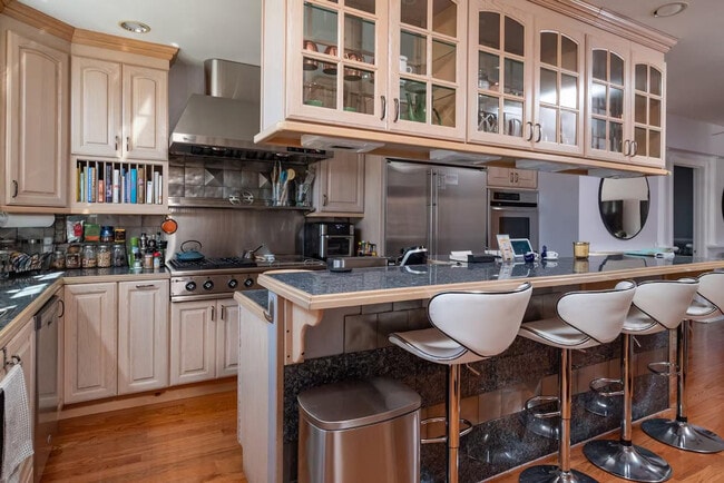 Building Photo - 152 Central Ave