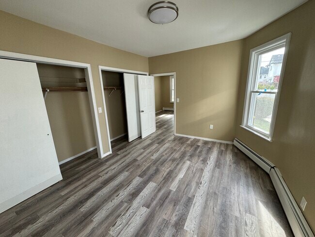 Building Photo - 627 Freeman St