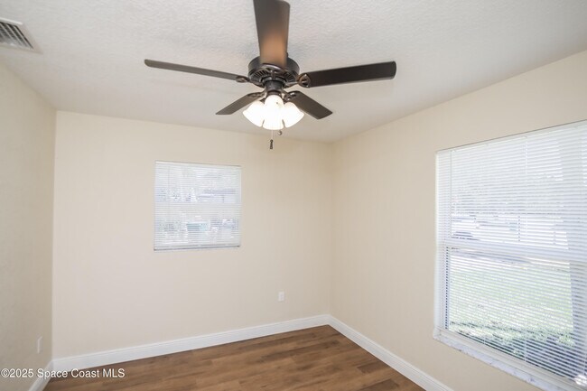 Building Photo - 1286 Hollywood Dr
