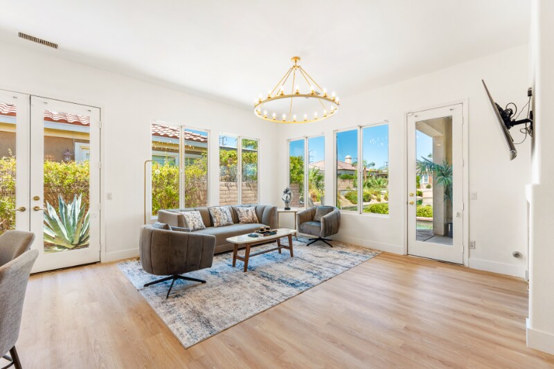 Building Photo - 65 Shoreline Dr