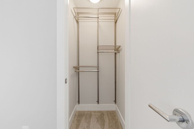 Building Photo - Modern 2 Bedroom Townhouse