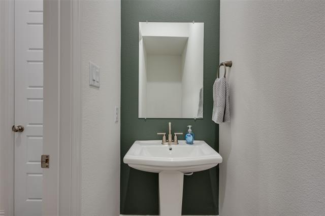 Building Photo - 2530 Campden Mews