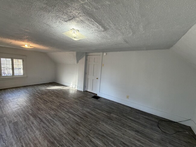 Building Photo - 608 Seminary-W