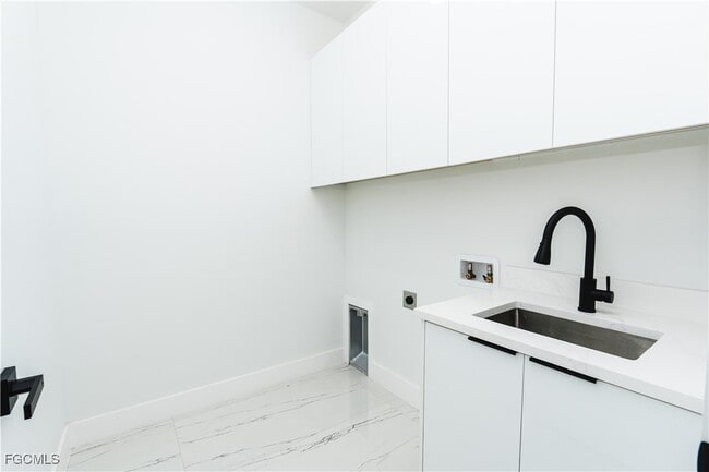 Building Photo - 903 NE 23rd St