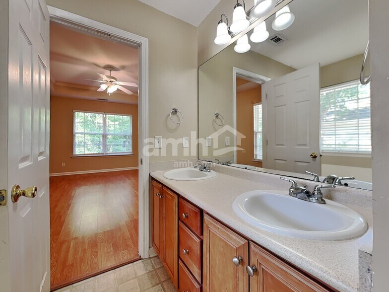 Building Photo - 509 Dresler Rd