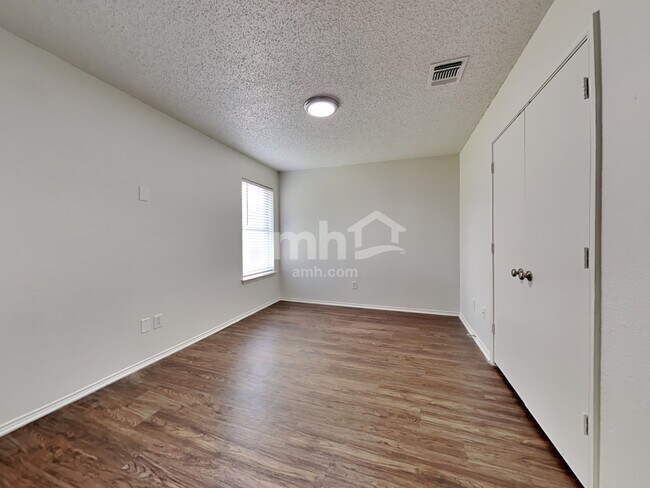 Building Photo - 1104 Brook Canyon Dr