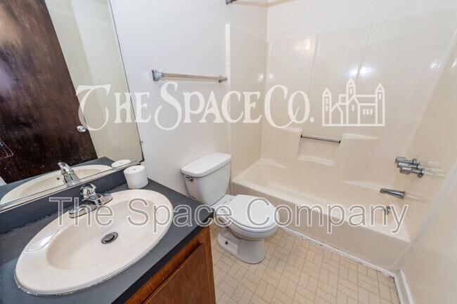 Building Photo - 2020 Coldspring Dr