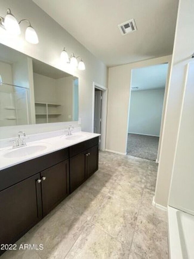Building Photo - Brand NEW 3 Bed/2Bath never in Crestfield ...