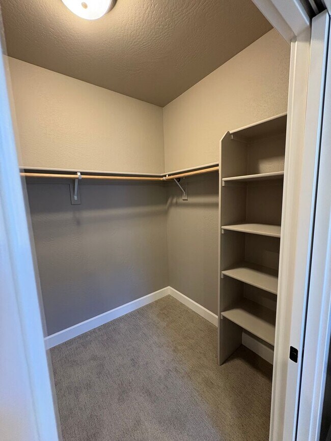 Building Photo - 426 Frontier Ct