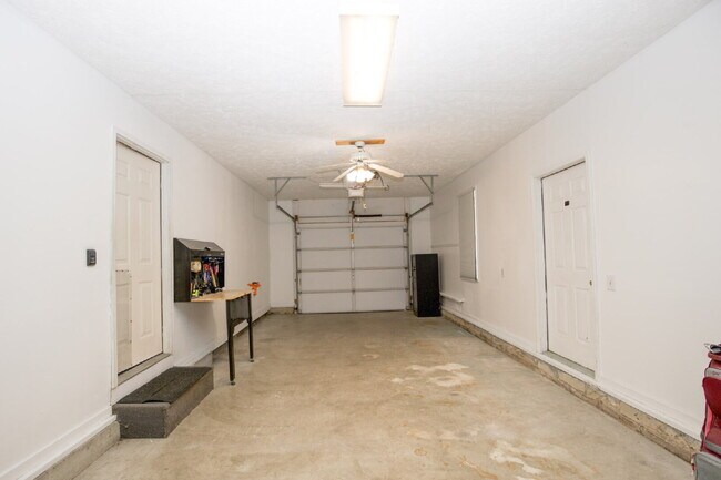 Building Photo - 806 Sumac Ln