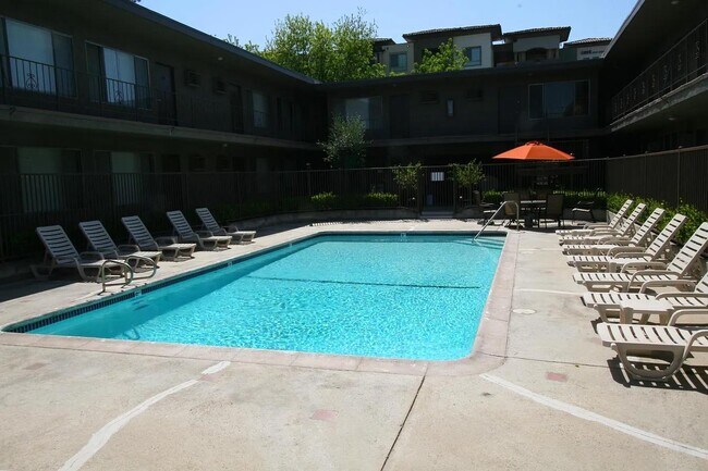 Building Photo - Beautiful and Large One bedroom Apt