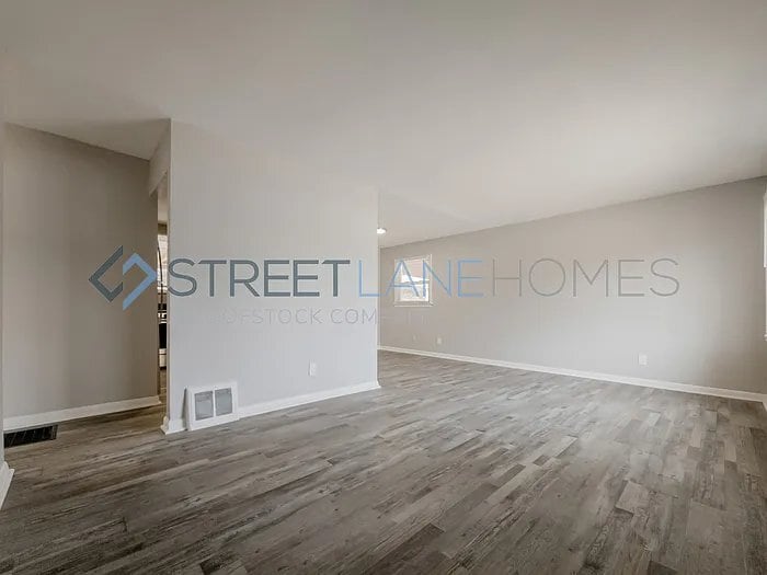 Building Photo - 1052 Renshaw Dr