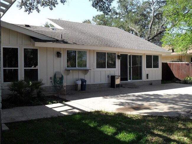 Building Photo - 4804 Greystone Dr