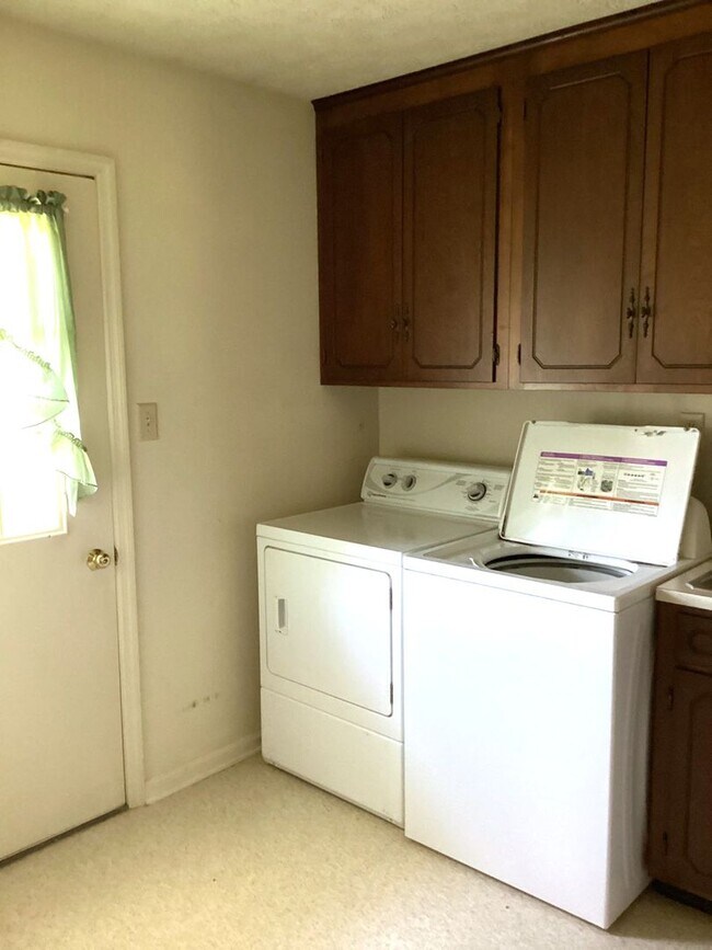 Building Photo - Spacious 3-Bed, 2.5-Bath Ranch-Style Home with Garage & Patio