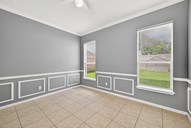 Building Photo - 4806 Sunshine Dr
