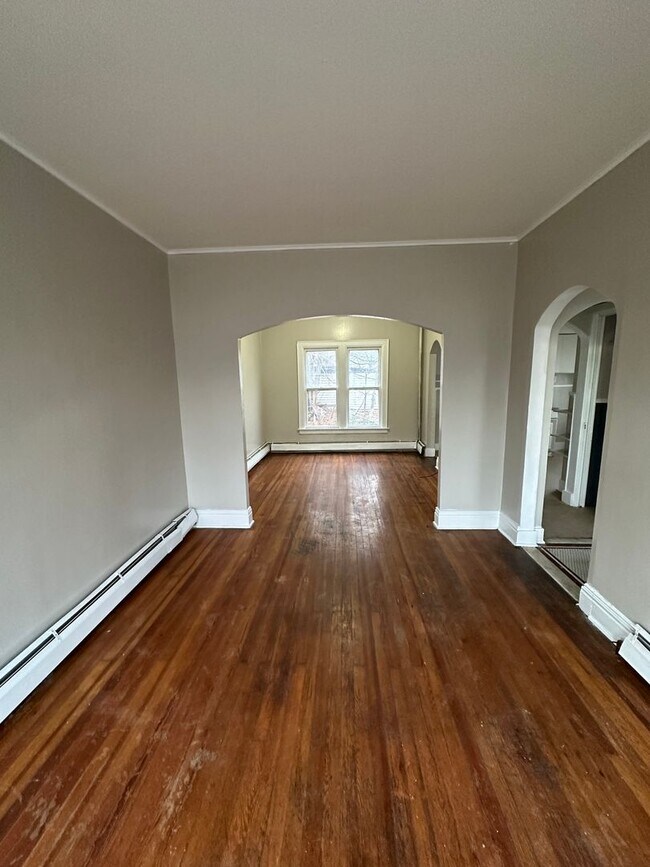 Building Photo - Single Family Home Ready for Rent in a Gre...