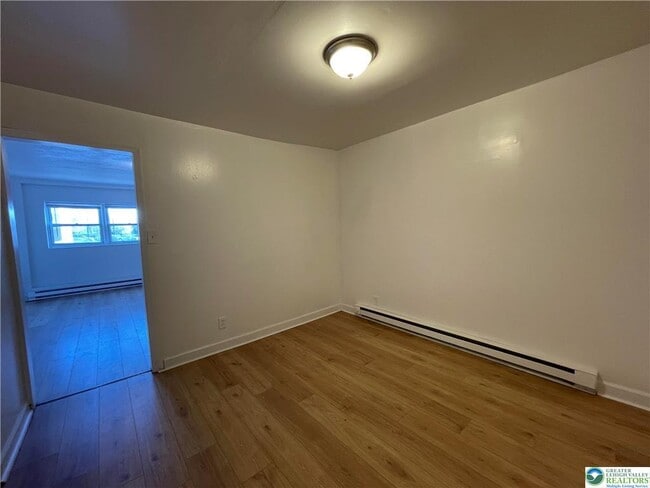 Building Photo - 636 Ridge Ave