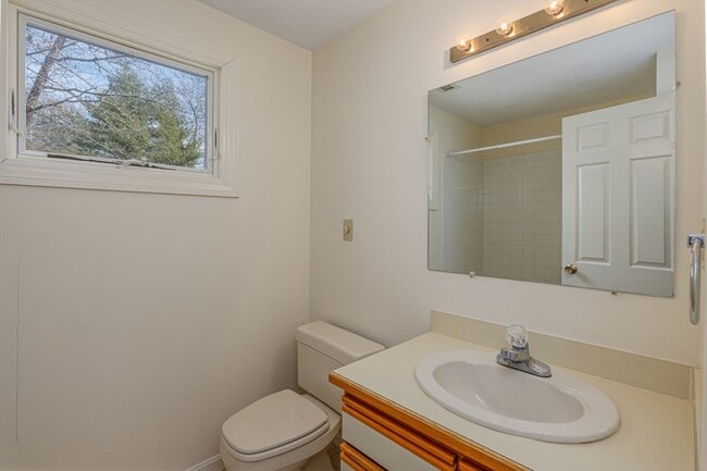 Building Photo - 13 Iris Way