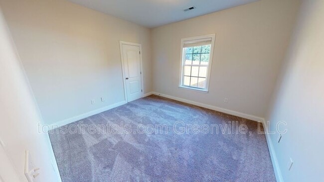 Building Photo - 939 Squires Pt