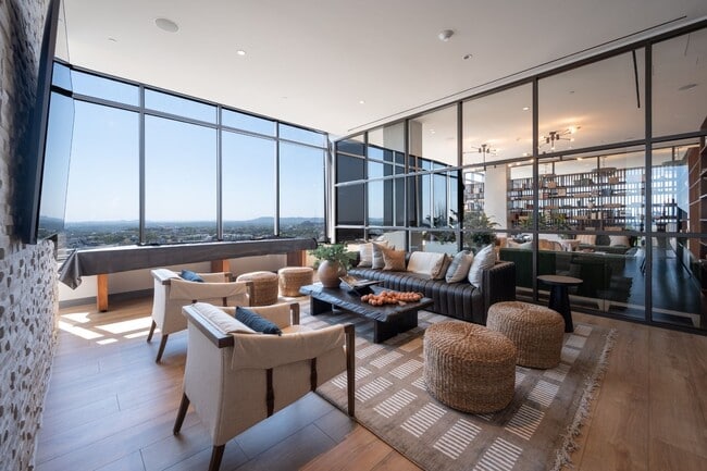 Building Photo - Welcome to your new home! Luxury 1BE1BA condo at the Pullman Gulch Union in the center of Nashvil...