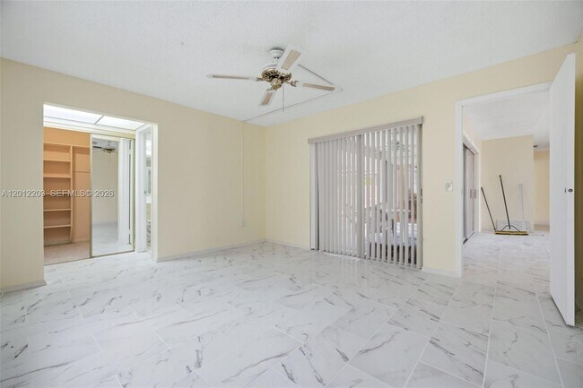 Building Photo - 920 NW 92nd Ave
