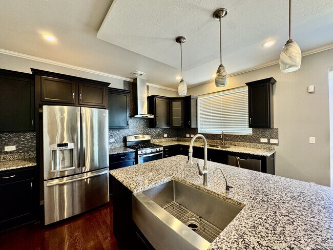 Building Photo - 25980 E Davies Dr