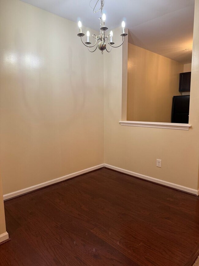 Building Photo - Conveniently Located Home Near HWY 440, 54...