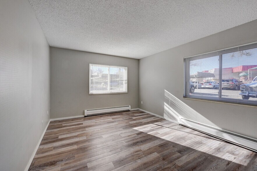 Building Photo - 5770 E Warren Ave