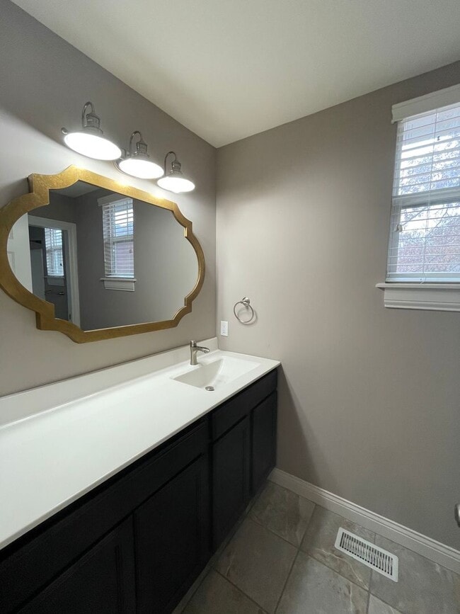 Building Photo - Custom Built 3 bed 2.5 bath Home Nestled A...