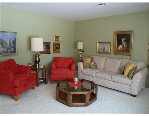 Building Photo - Great location home with 2 bedroom, 2 bath and 1 car garage!