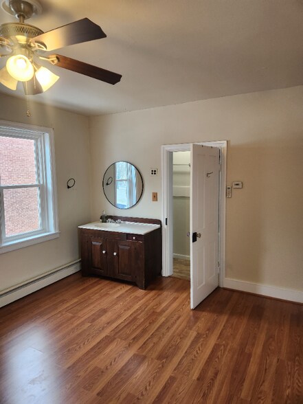 Building Photo - 119 S River St