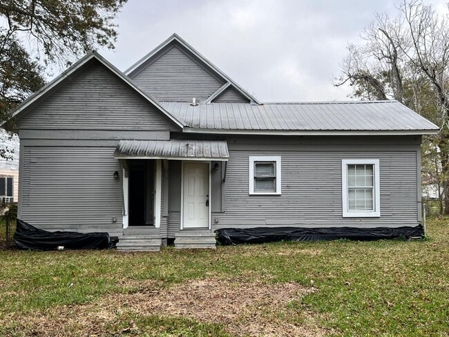 Building Photo - 1405 Main Ave