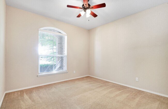 Building Photo - $1000 Off February's Rent! - IMMACULATE Well-Maintained 3bd/2ba/2gar In Alamo Ranch!