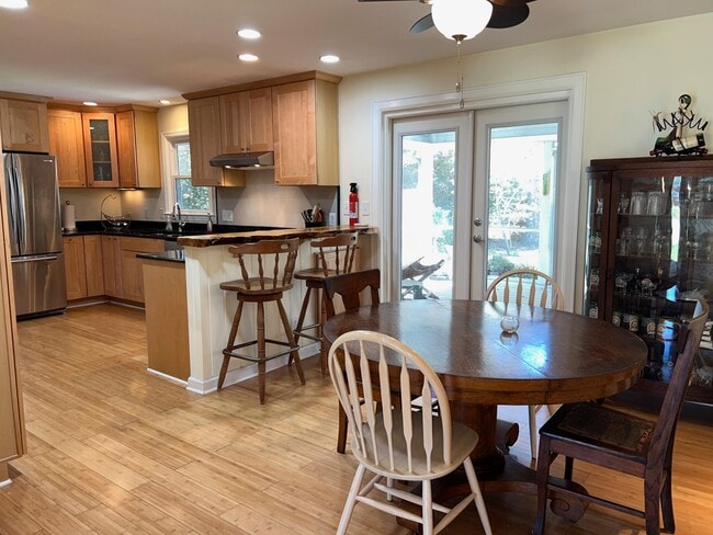 Building Photo - 727 Banks Terrace SE