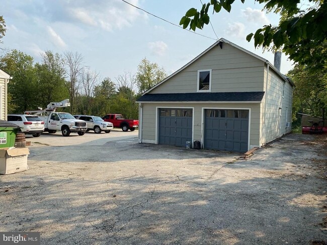 Building Photo - 726 W Germantown Pike