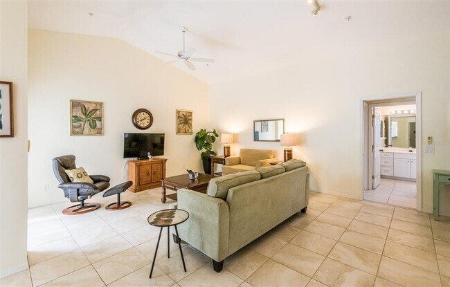 Building Photo - 815 Montrose Dr