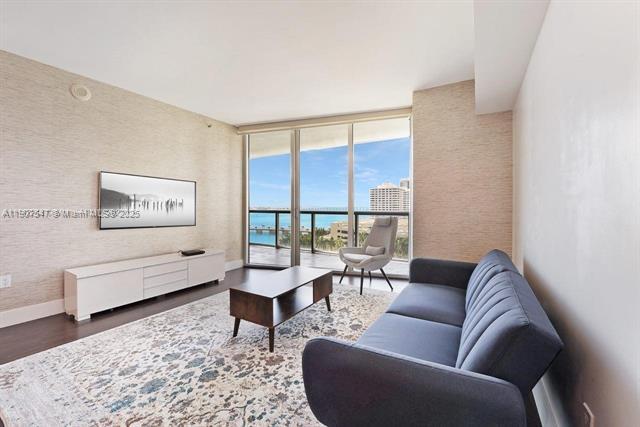 Building Photo - Icon Brickell