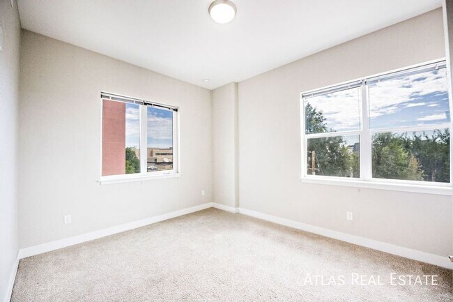 Building Photo - 2905 W 25th Ave