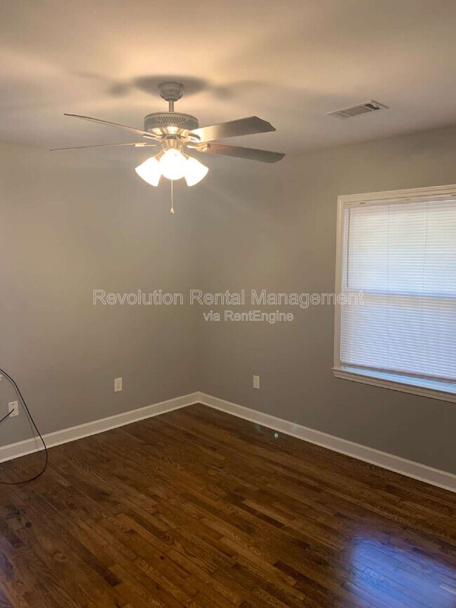 Building Photo - 2869 Rockcliff Rd SE