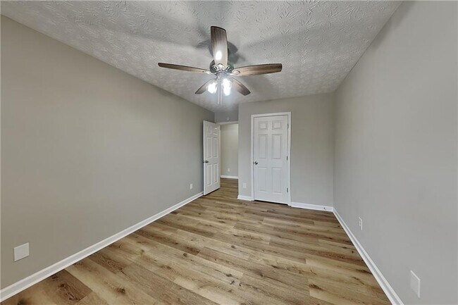 Building Photo - 293 Topaz Dr