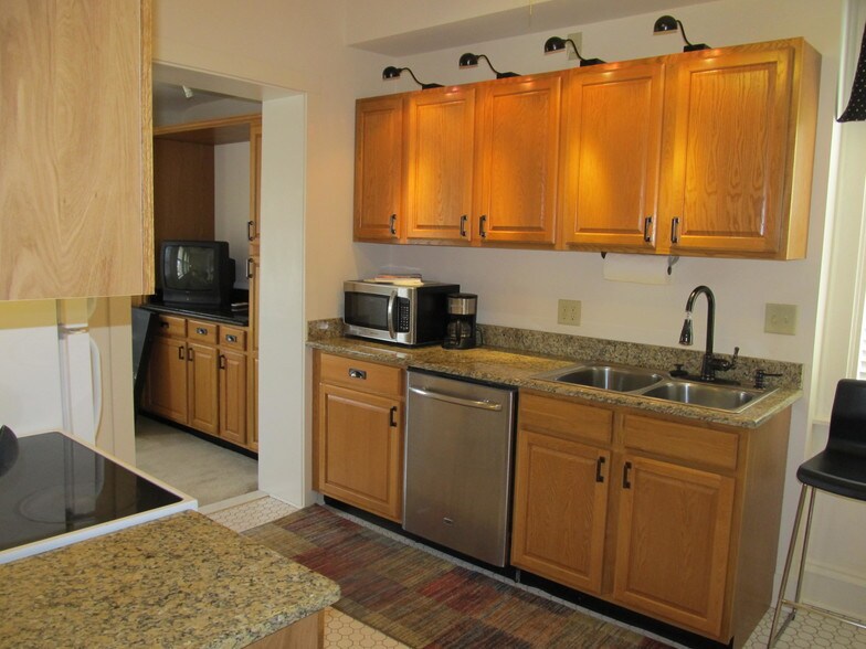 Kitchen - 326 W 2nd St