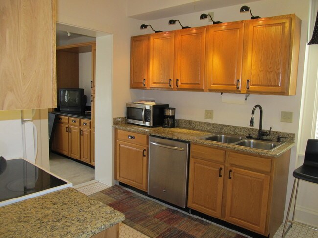 Kitchen - 326 W 2nd St