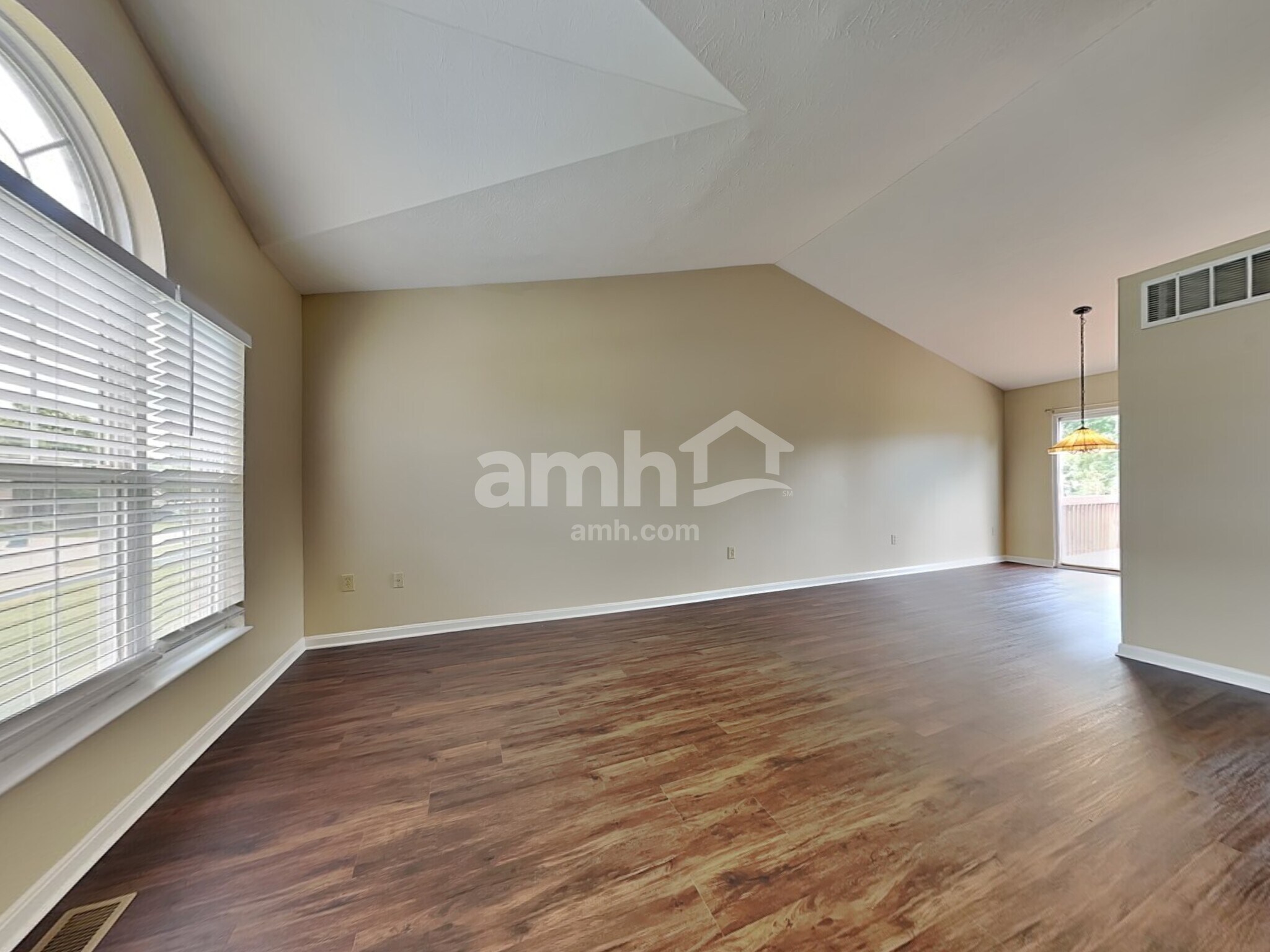 Building Photo - 1234 Nottingham Rd