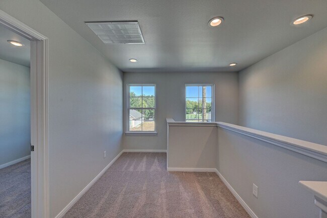 Building Photo - 11857 E Gate Dr