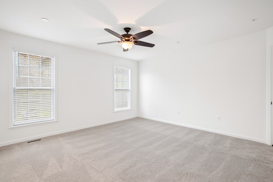 Building Photo - 12910 Hallwood Pl