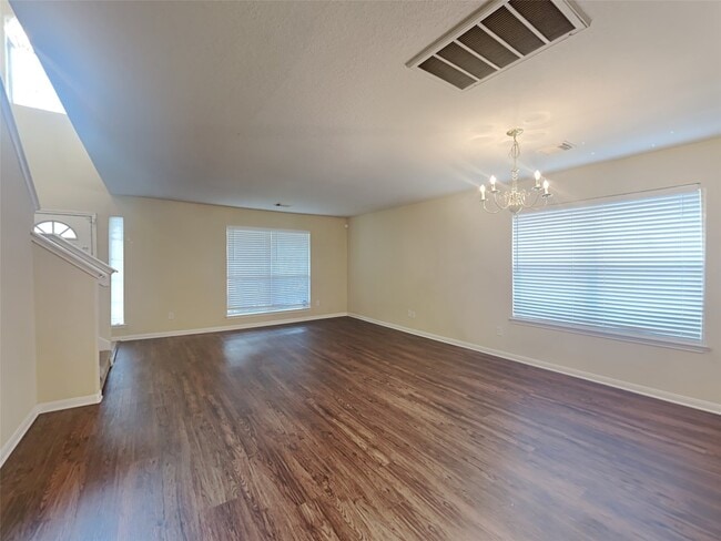 Building Photo - 1913 Plum Falls Ln