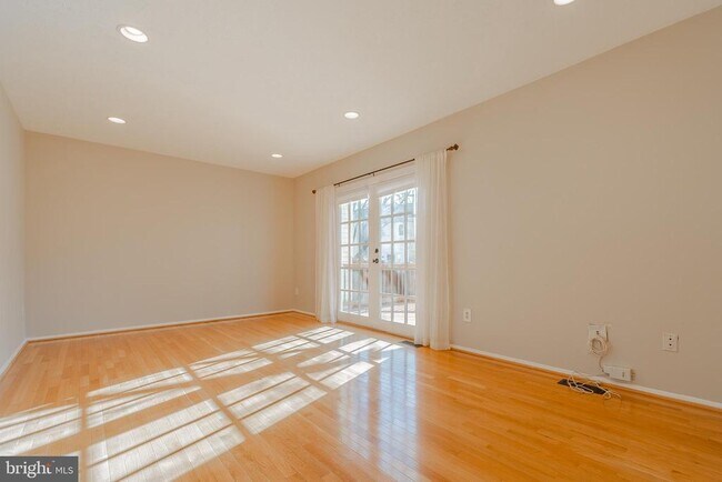 Building Photo - 2911 Montauk Ct