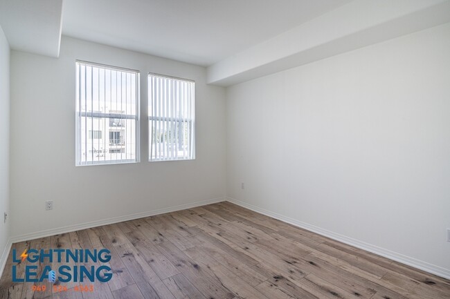 Building Photo - Spacious and stylish two-bedroom with priv...